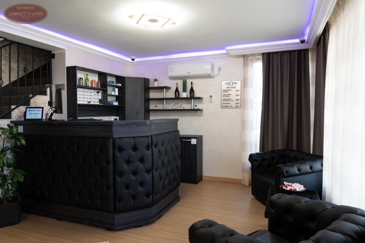 Campus Caffe Mansion Hotel Buzau Bagian luar foto
