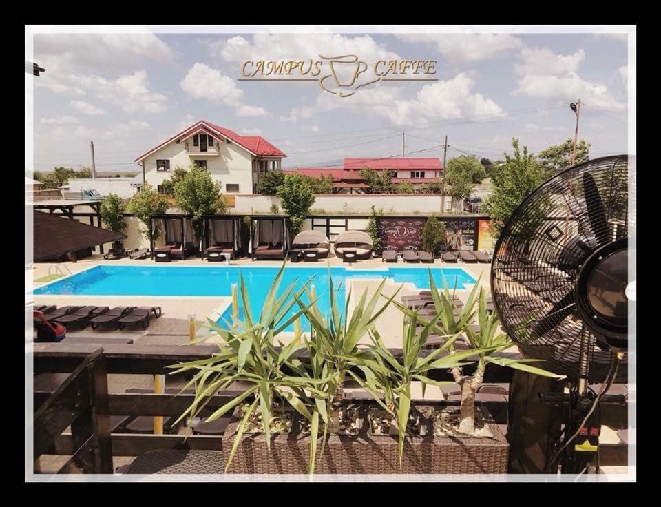 Campus Caffe Mansion Hotel Buzau Bagian luar foto
