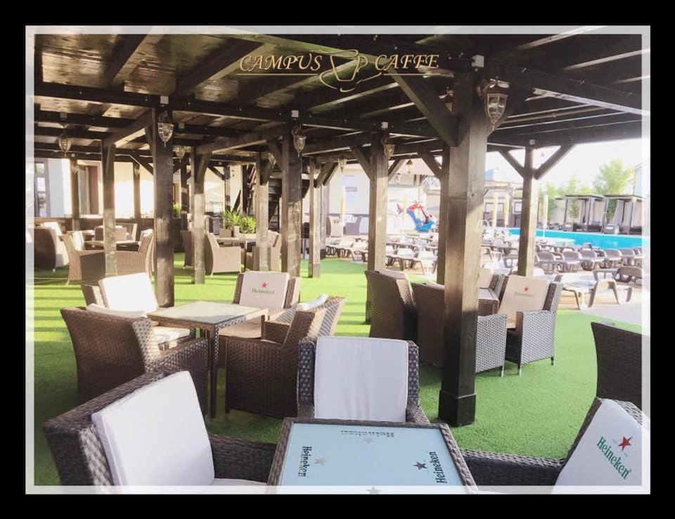 Campus Caffe Mansion Hotel Buzau Bagian luar foto