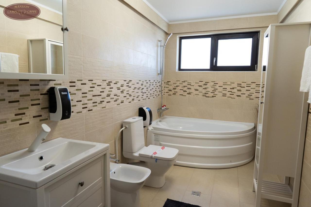 Campus Caffe Mansion Hotel Buzau Bagian luar foto