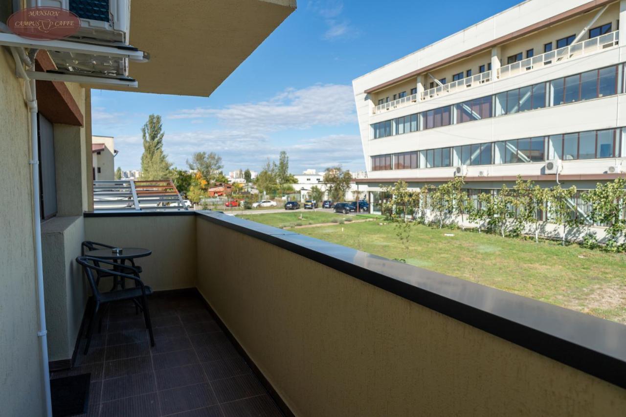 Campus Caffe Mansion Hotel Buzau Bagian luar foto