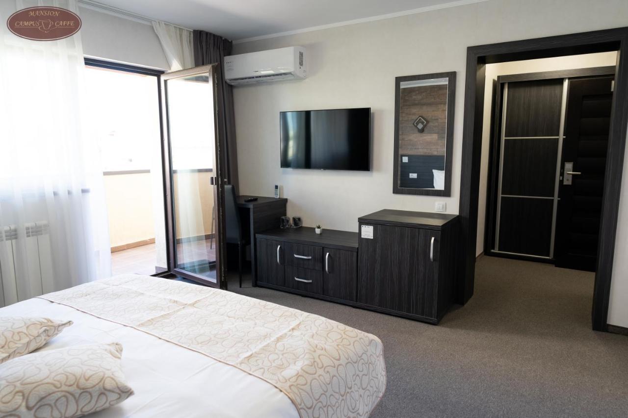 Campus Caffe Mansion Hotel Buzau Bagian luar foto