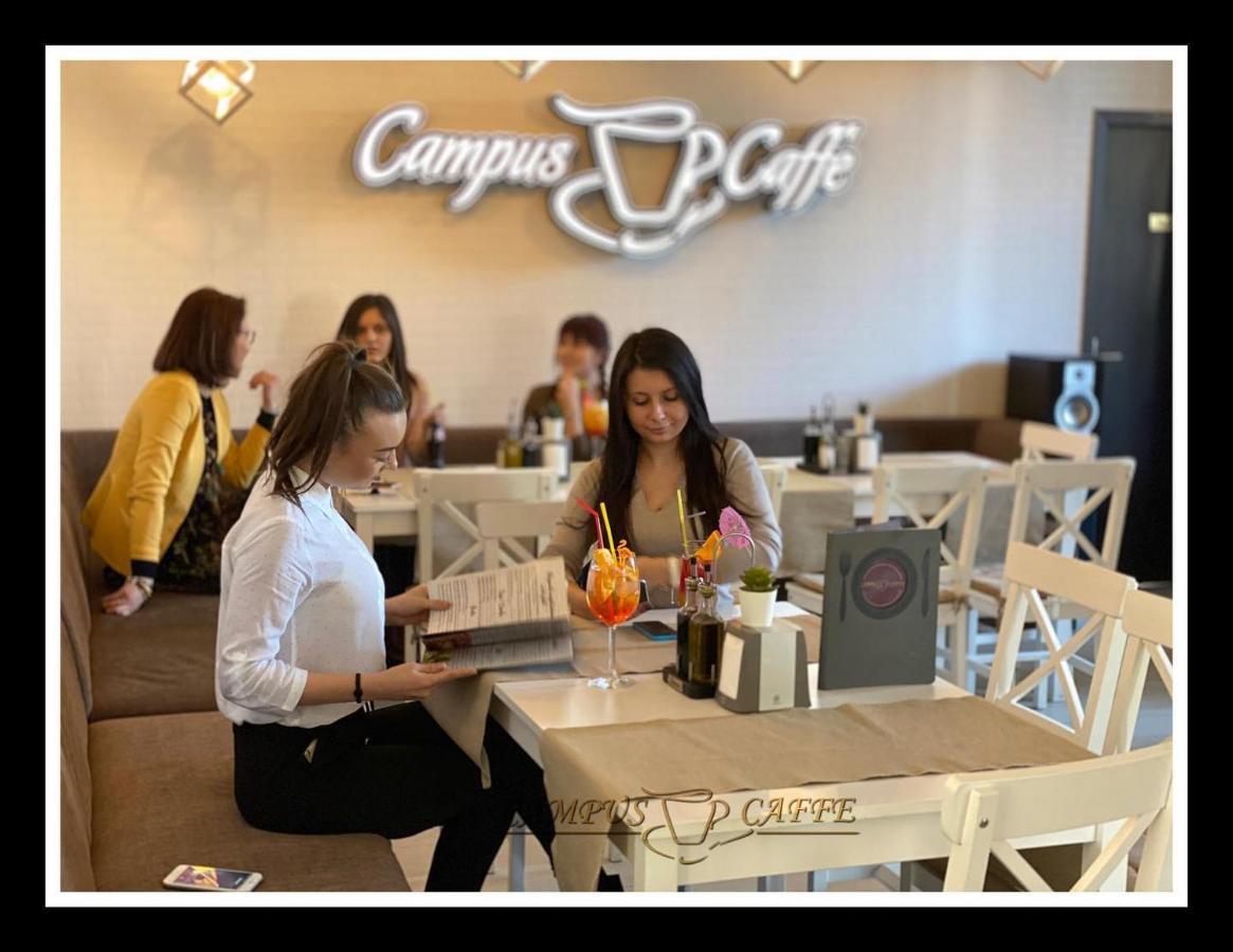 Campus Caffe Mansion Hotel Buzau Bagian luar foto