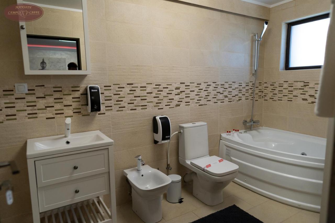 Campus Caffe Mansion Hotel Buzau Bagian luar foto