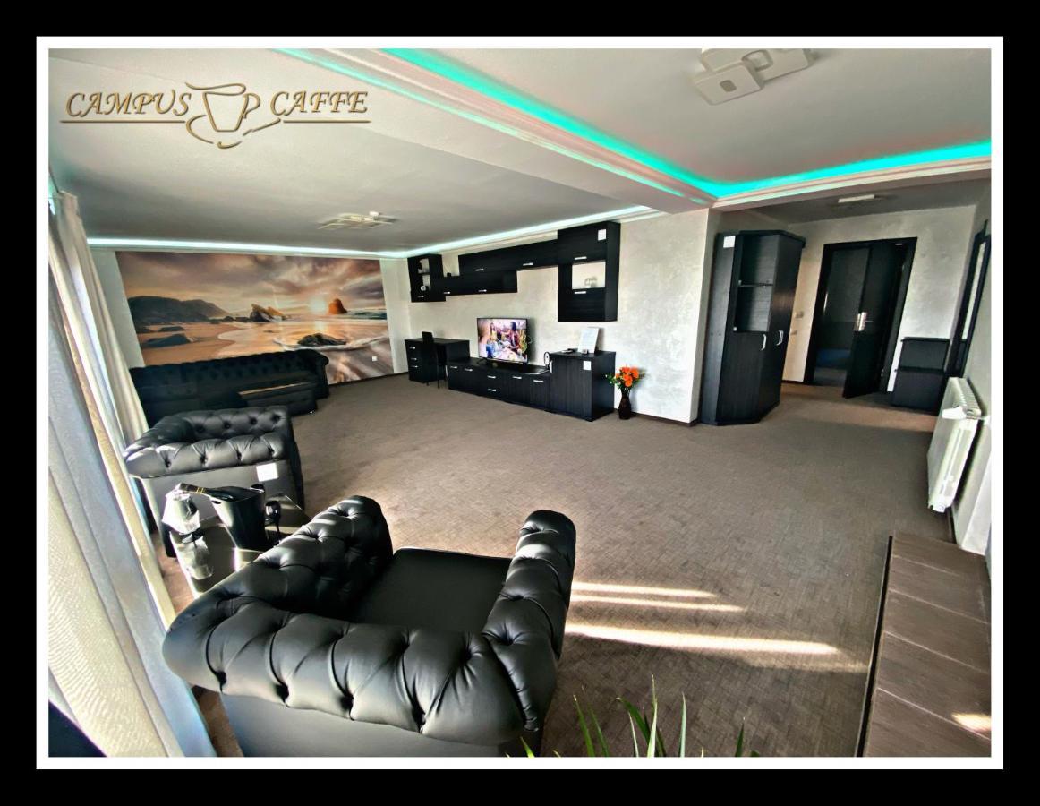 Campus Caffe Mansion Hotel Buzau Bagian luar foto