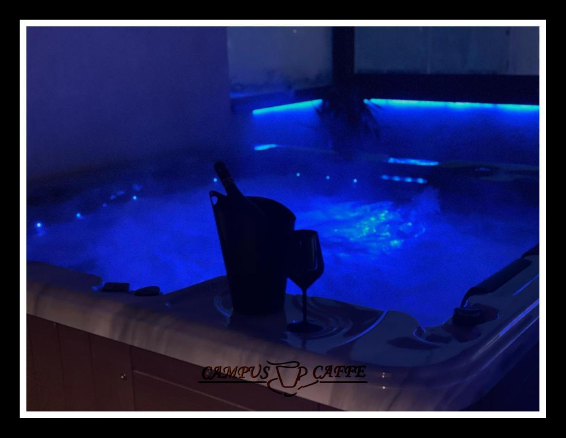 Campus Caffe Mansion Hotel Buzau Bagian luar foto