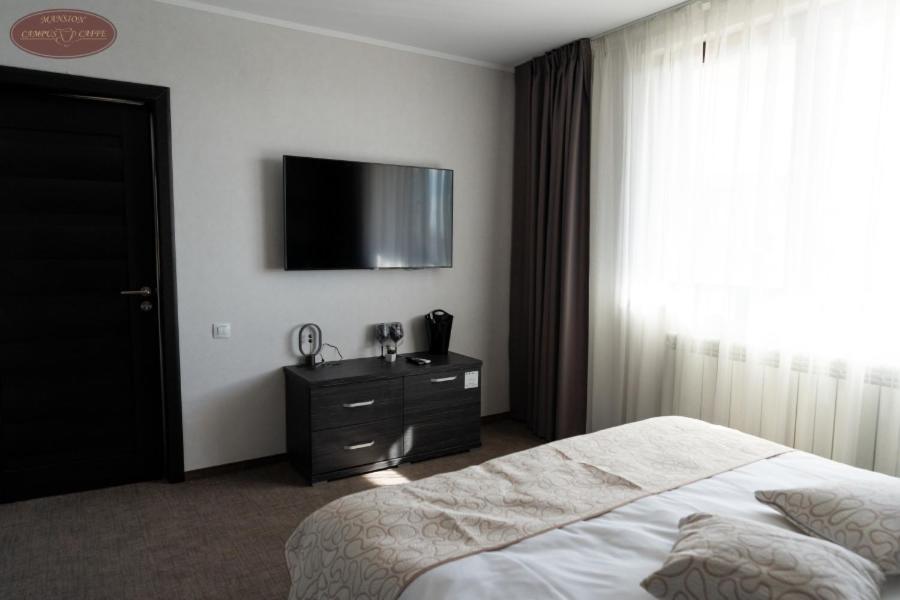 Campus Caffe Mansion Hotel Buzau Bagian luar foto